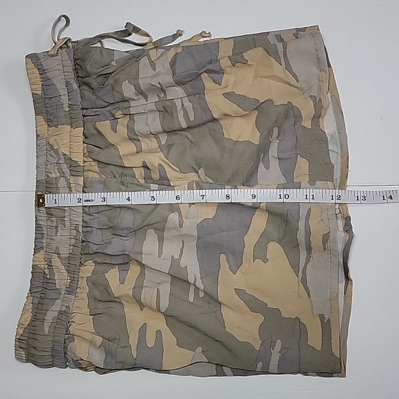 EXPRESS CAMO SHORTS/ XS. - Picture 6 of 8